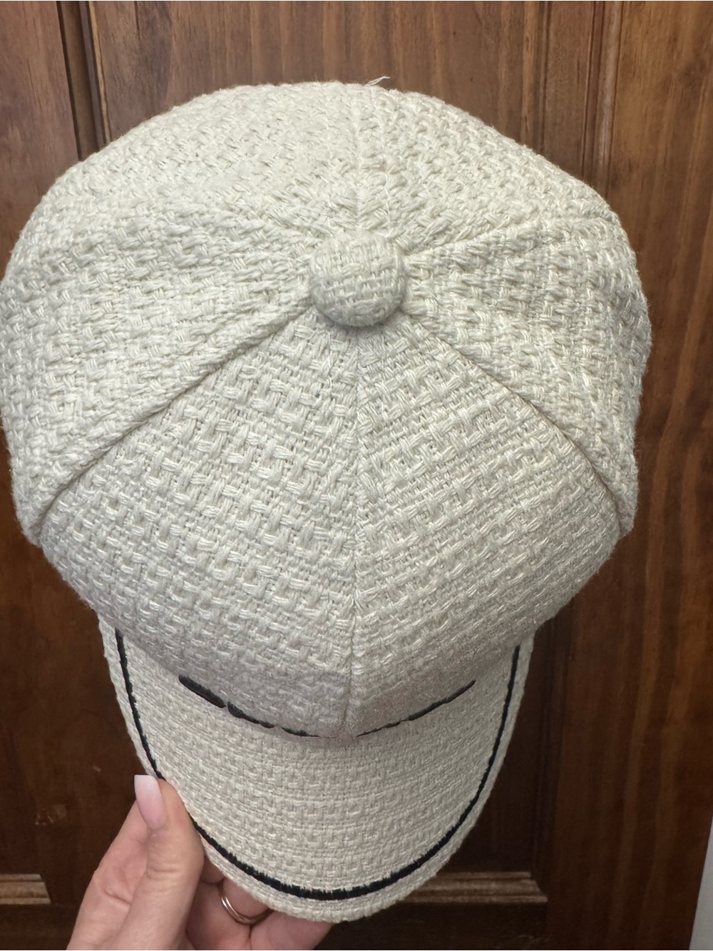 White tweed cap - source unknown - Picture 3 of 11